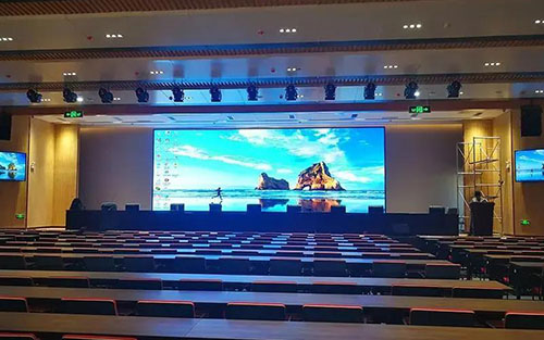 室內大屏幕用led顯示屏還是用lcd拚接屏，室內大屏幕哪種好？
